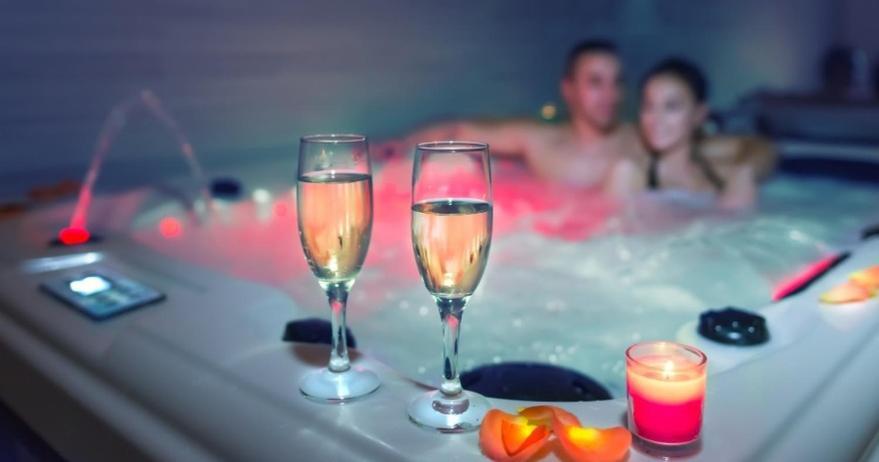 Un Sejour Romantique En Couple Avec Jacuzzi Prive Chromotherapie Jardin Maison Privee Ychoux Exterior photo
