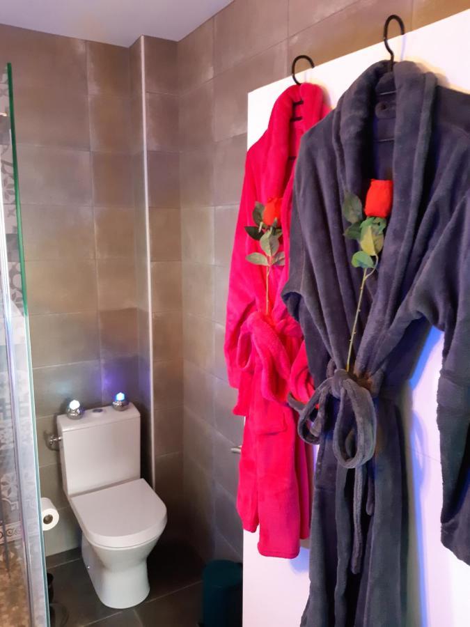 Un Sejour Romantique En Couple Avec Jacuzzi Prive Chromotherapie Jardin Maison Privee Ychoux Exterior photo