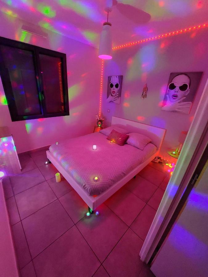 Un Sejour Romantique En Couple Avec Jacuzzi Prive Chromotherapie Jardin Maison Privee Ychoux Exterior photo